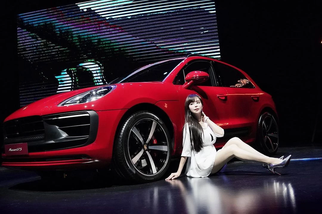 白皙正妹李冠仪高颜值太极品啦 “气质外型”简直满分啊 火辣身材有够狂野！