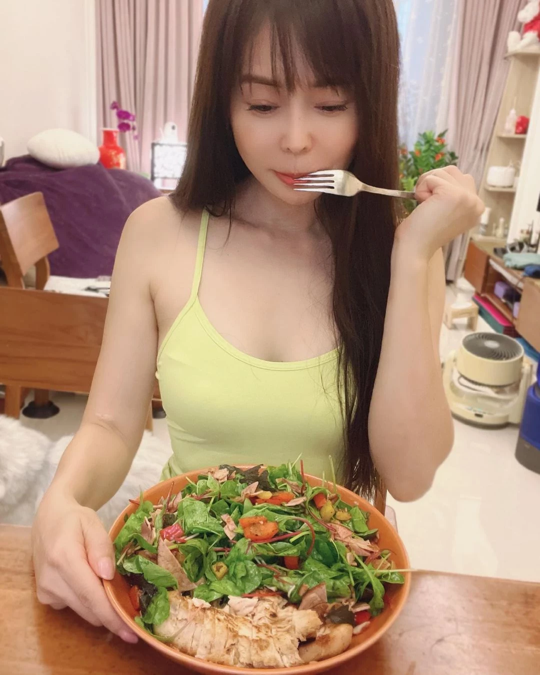 白皙正妹李冠仪高颜值太极品啦 “气质外型”简直满分啊 火辣身材有够狂野！